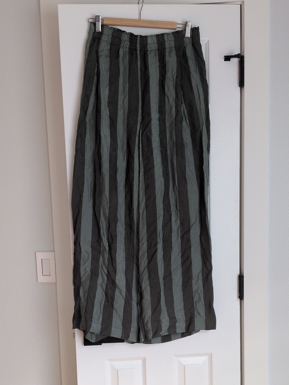 Left On Friday Day Trip Pants NWT - Picture 2 of 5